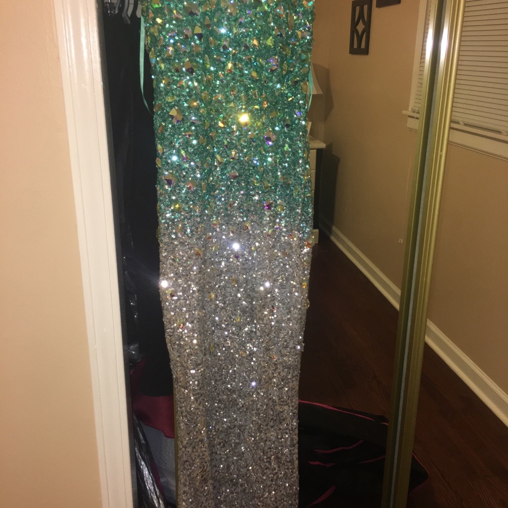 Gorgeous ombré special occasion dress size 00